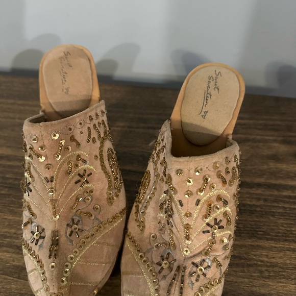 Sequence Clogs with 3 inch heel - Picture 3 of 3